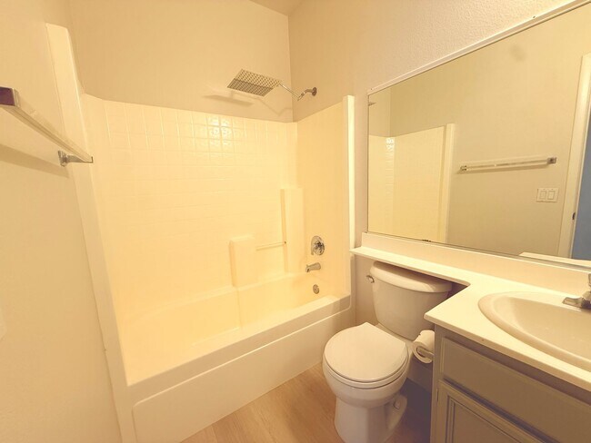 Building Photo - 3bd/2bath Single Story Home!