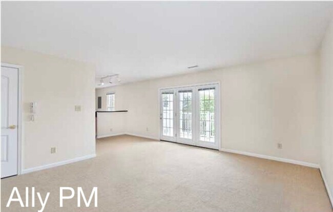 Building Photo - 1313 Villa Way