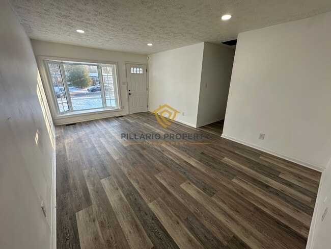 Building Photo - Spacious & Updated 4BR/2BA Home Near Holliday Park — Move-In Ready!