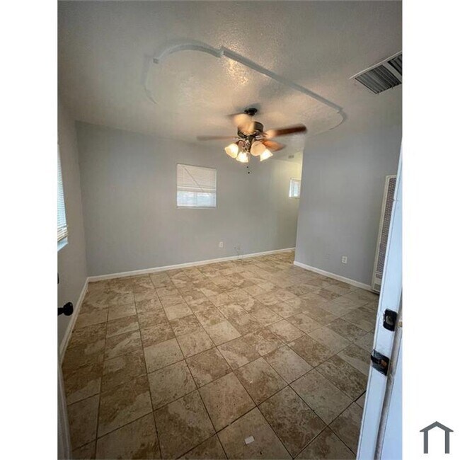 Building Photo - 2139-2145 S Lee Avenue