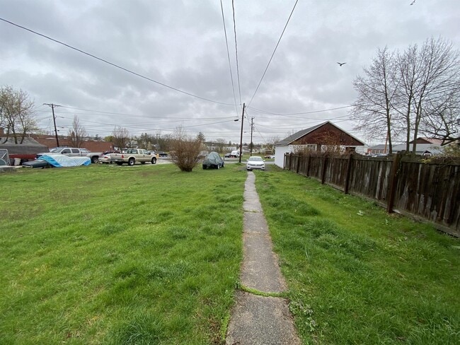 Building Photo - 212 York St