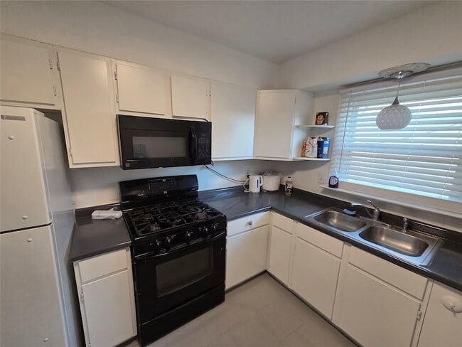 Building Photo - 2559 Valwood Pkwy