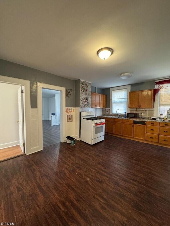 Building Photo - 107 Melville Pl