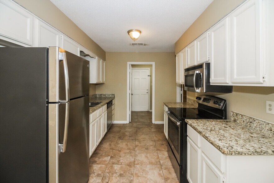 Building Photo - 7025 Hearthside Cove