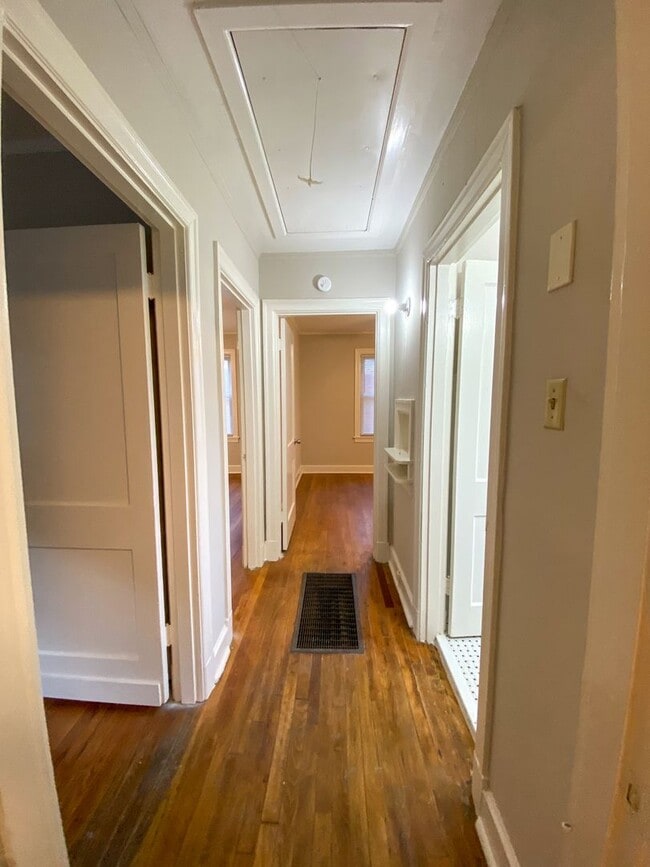 Building Photo - 2 bed, 1 bath near the University of Memphis