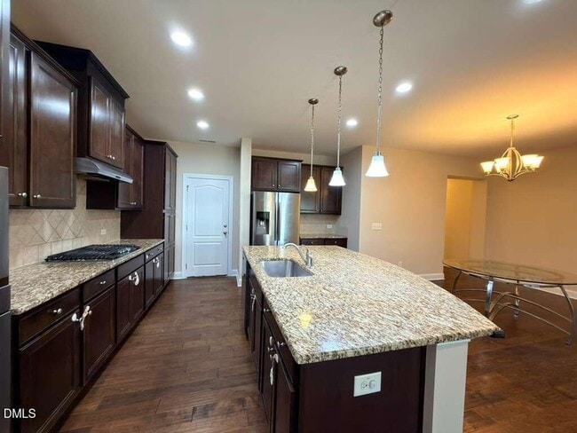 Building Photo - 305 Alamosa Pl