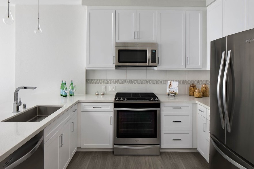 Pierside North apartments — community photo - Pierside North