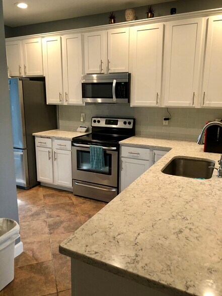 Building Photo - 447 Sherwood Oaks Dr