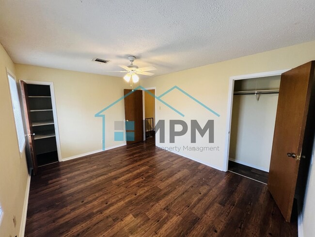 Building Photo - 62 W Elmwood Dr