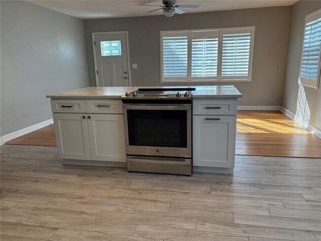 Building Photo - 2919 12th Ave N