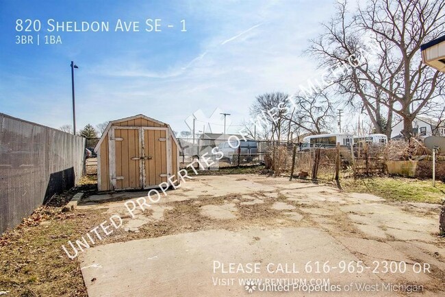 Building Photo - Available Now | 3 Bedroom 1 Bath Lower Lev...