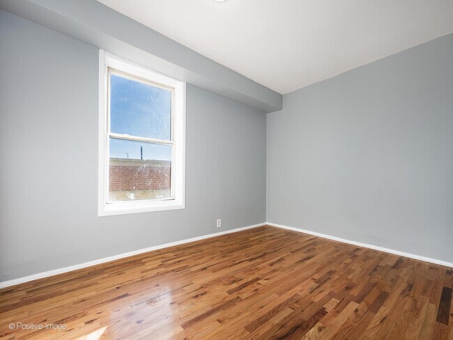 Building Photo - 4024 N Kedzie Ave