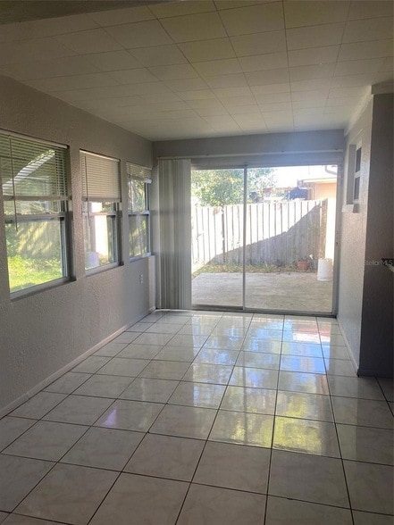 Building Photo - 3741 Kingsbury Dr