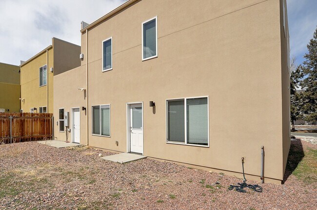 Building Photo - 405 Wood Ave