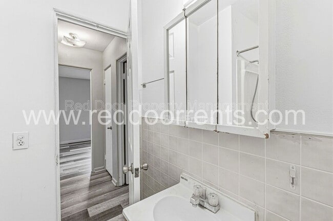 Building Photo - 3729 Kinnear Ave