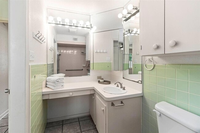 Building Photo - 730 N Sarah Jo St