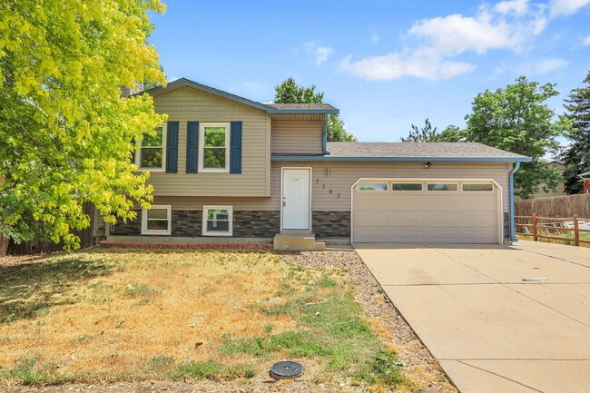 Building Photo - $2,720.95 - 4 bed, 2 bath, located in Aurora with attached Garage and In Unit Washer and Dryer!