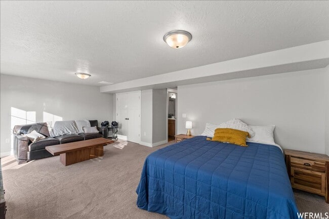 Building Photo - BEAUTIFUL TOWNHOUSE W 2 CAR GARAGE ATTACHED