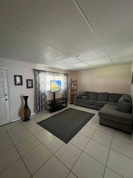 Building Photo - 12760 Indian Rocks Rd