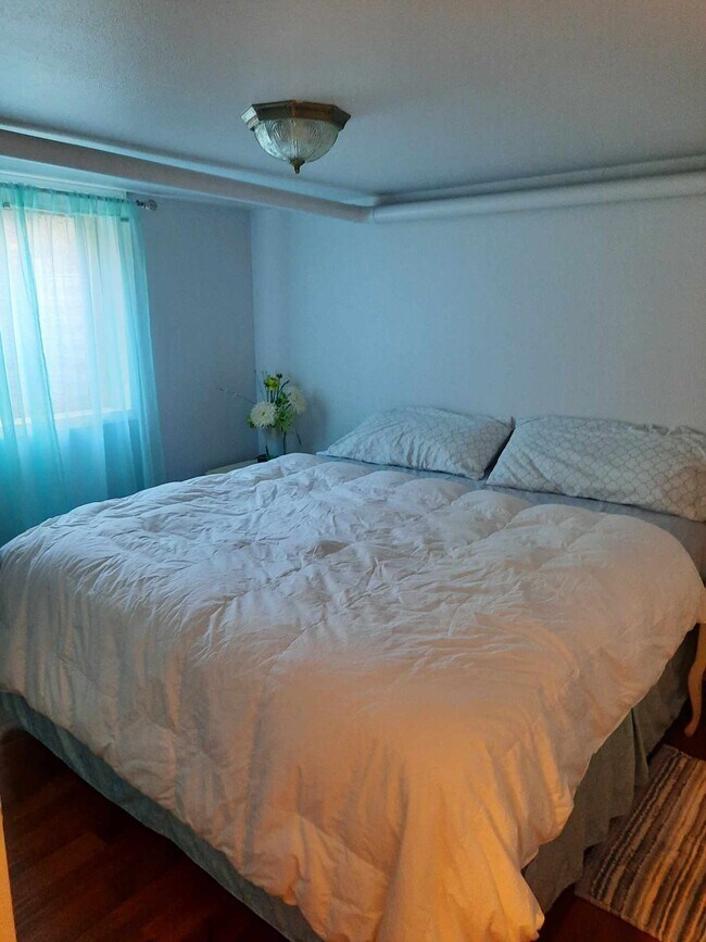 Bedroom 3 king - 1321 8th Ave E