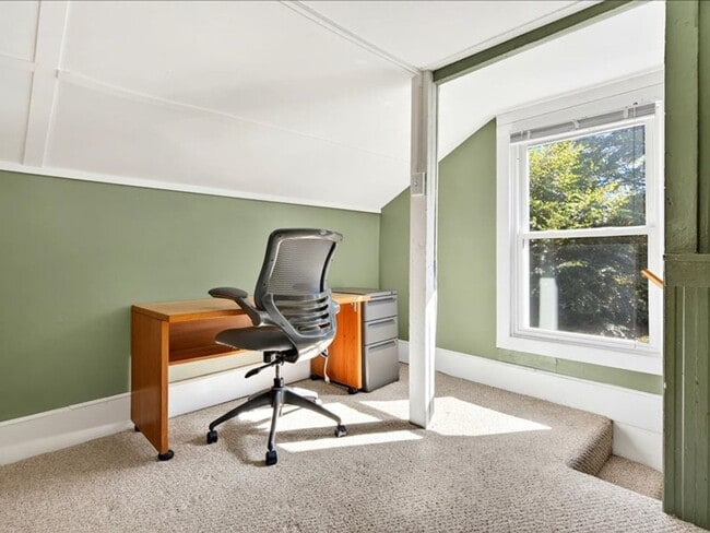 Building Photo - Wonderful Black Mountain Location-Long Term Rental