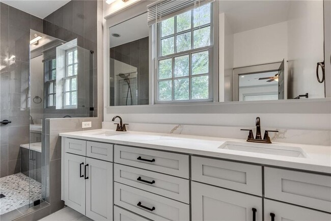 Building Photo - 3371 Dogwood Dr