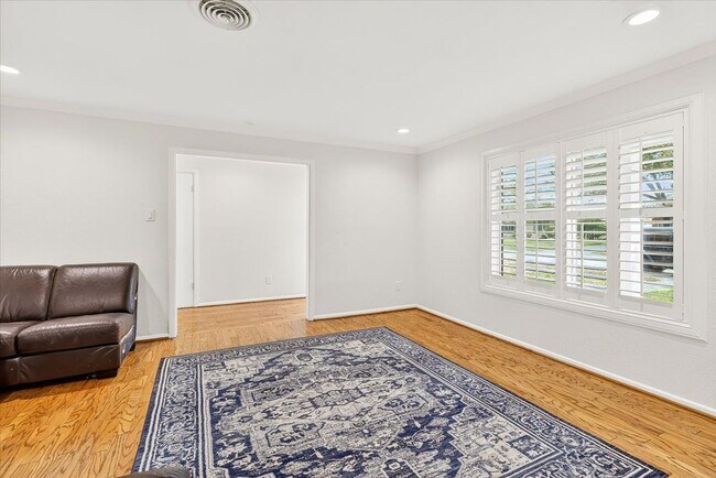 Building Photo - 722 Brock Dr