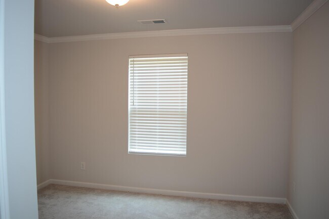 Building Photo - 840 Bellewood Gardens Dr