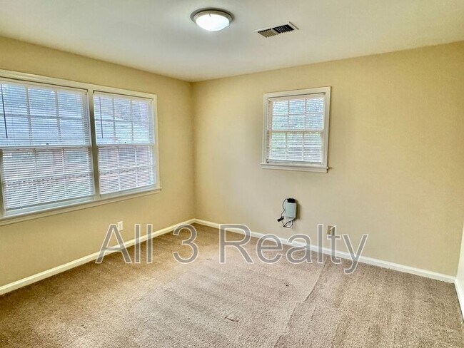 Building Photo - 2913 Sumter Ave