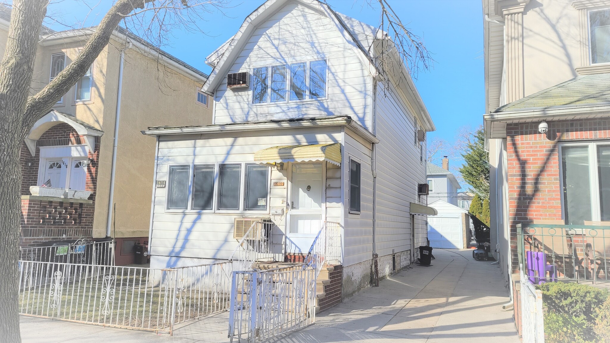 Single family fully detached on top block - 1614 E 4th St