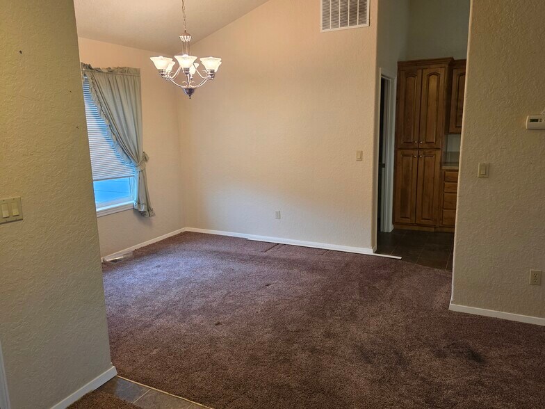 Building Photo - 208 Sunset Ln