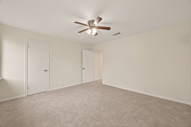 Building Photo - 422 Willow Vista Dr