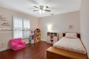 Building Photo - 1884 Classic Dr