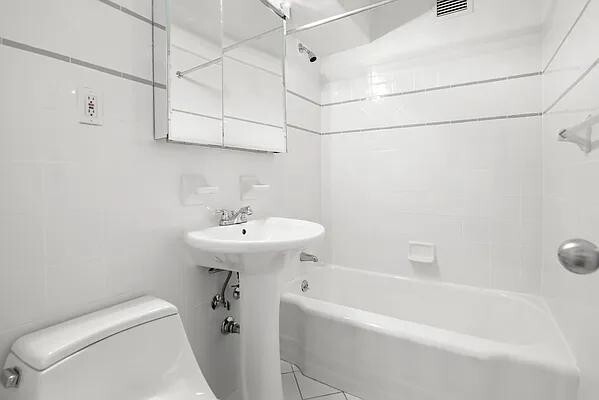 Building Photo - 340 E 51st St