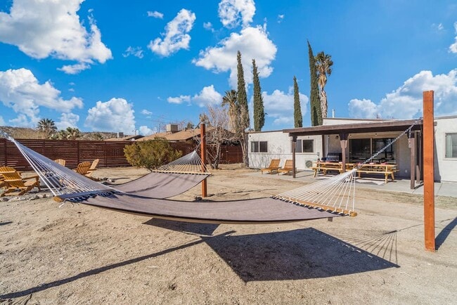 Building Photo - 57405 Navajo Trl