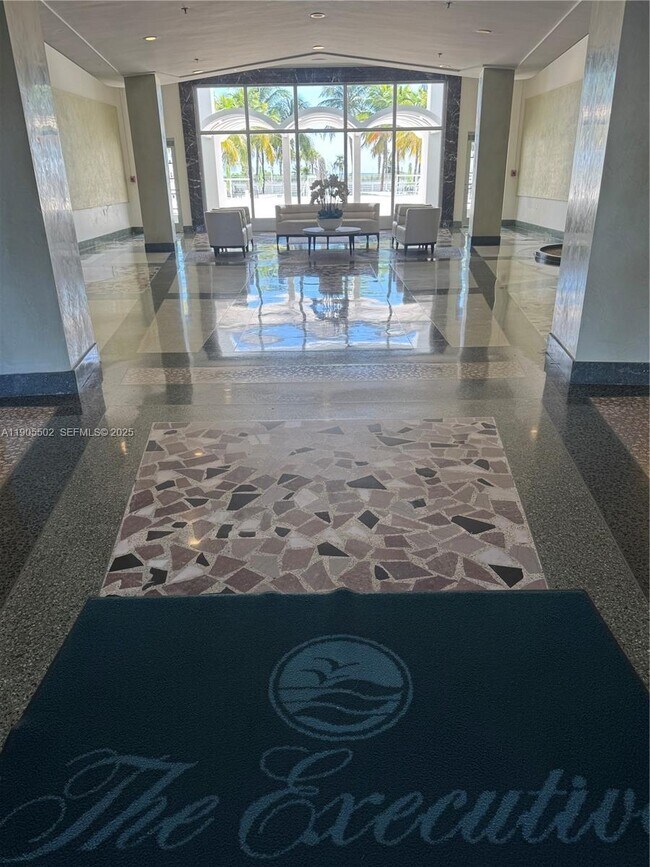 Building Photo - 4925 Collins Ave