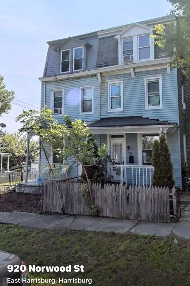 Building Photo - 926 Norwood St