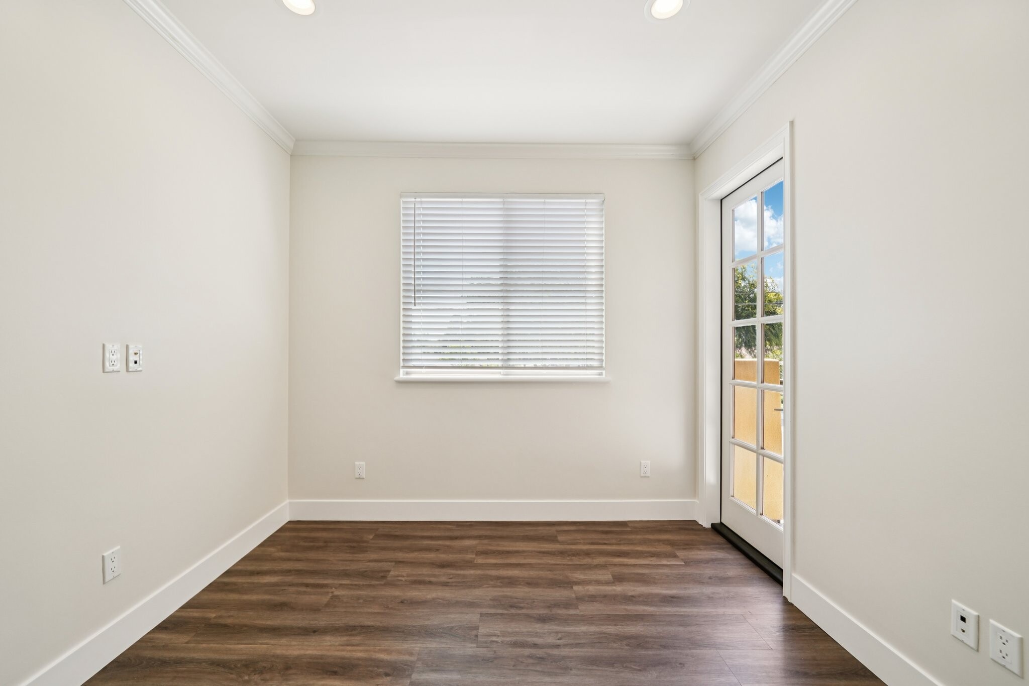 Building Photo - 1404 S Alta Vista Ave
