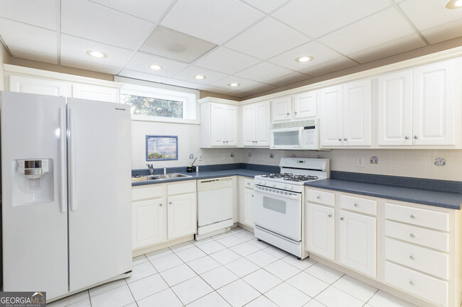 Building Photo - 155 Glenwood Ln