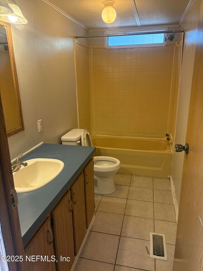 Building Photo - 119 Davis St