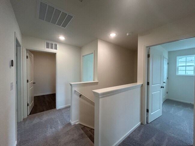 Building Photo - 724 Ironwood Ct