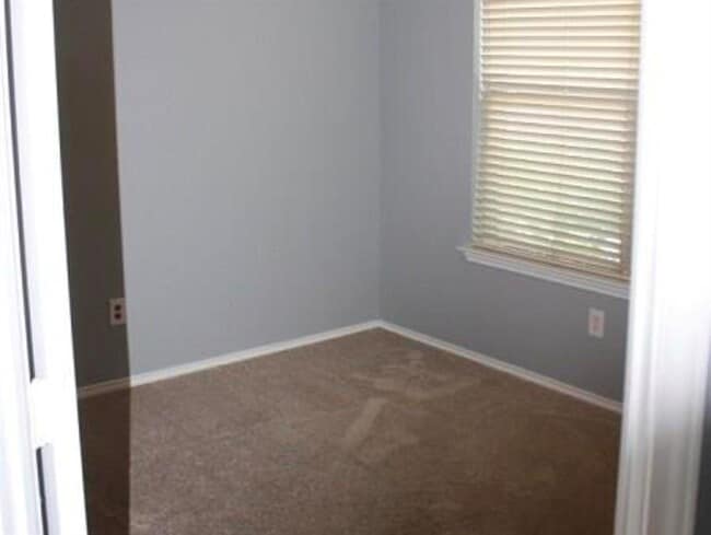 Building Photo - 1120 Apollo Cir