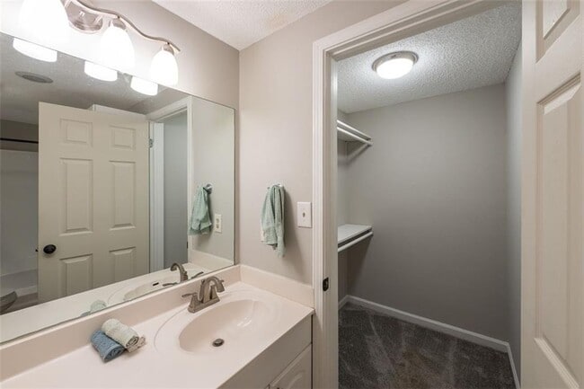 Building Photo - 3067 Steeplechase Dr