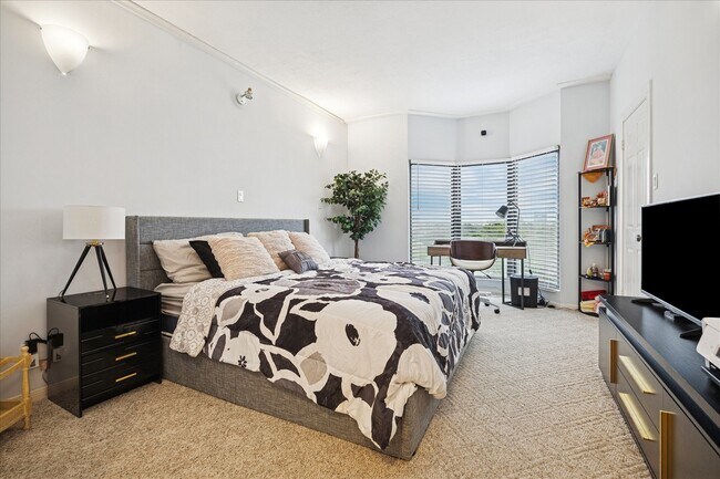 Building Photo - 661 Bering Dr