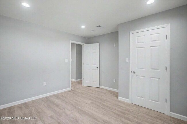 Building Photo - 3 bedroom close to D'Iberville!