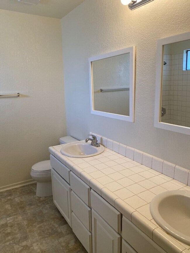 Building Photo - 11212 Torrey Pines Dr