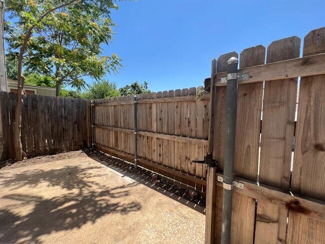 Building Photo - 1902 Three Stars Rd