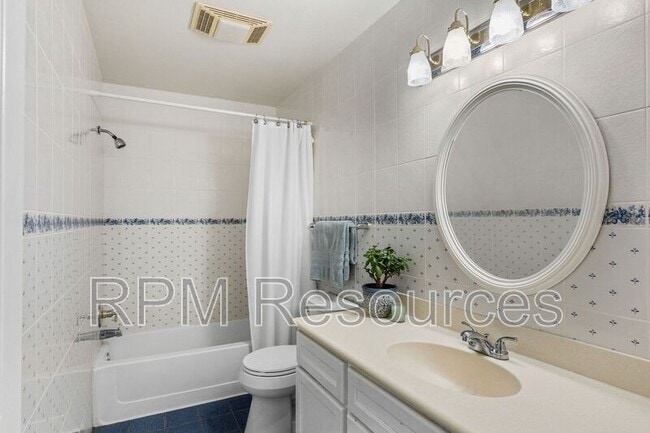 Building Photo - 8012 NE 140th St