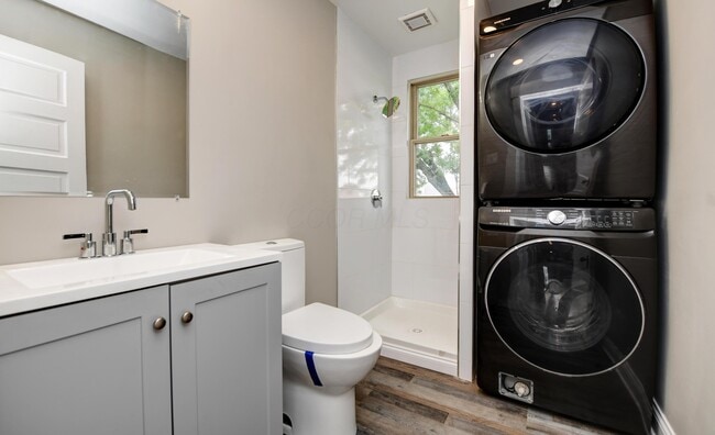 Building Photo - 1050 Oak St