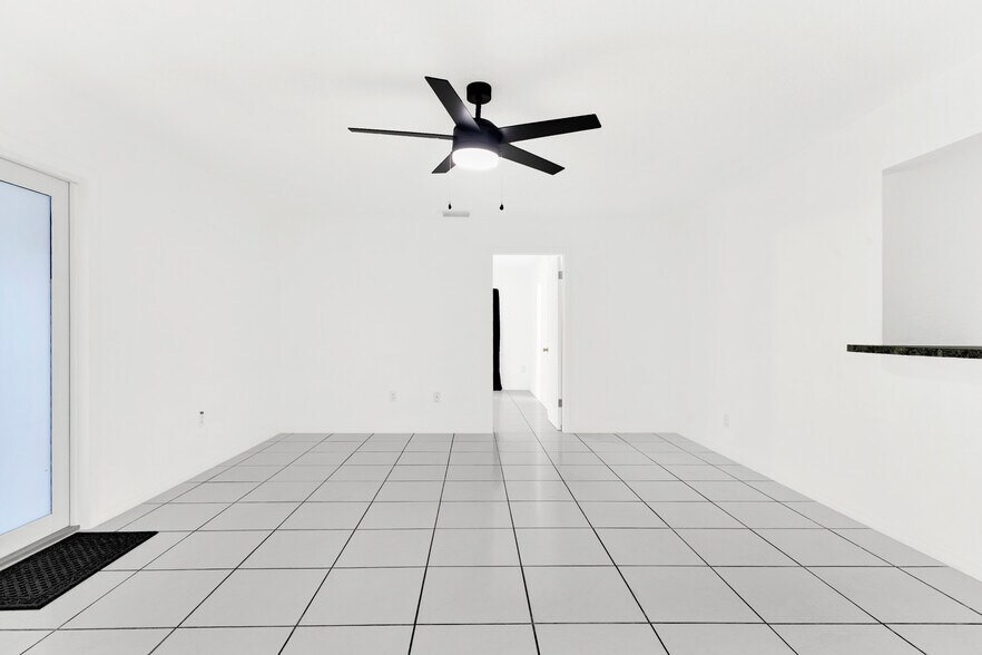 Building Photo - 630 SW 62nd Ave